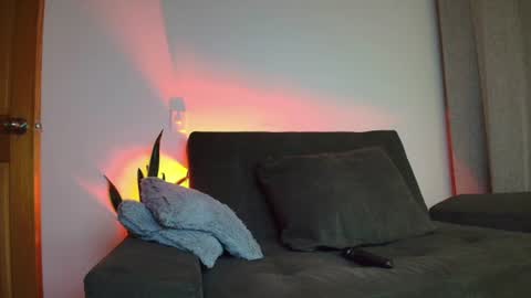 Snapshot of alyssia_wolds_1 chatting on June 15, 2:03 am alyssia wolds online show from June 15, 2:03 am