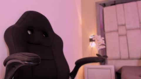 Snapshot of alysslender chatting on December 2, 11:26 am Alys online show from December 2, 11:26 am