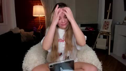 Snapshot of alyssmitsu chatting on December 1, 2:05 am Alice online show from December 1, 2:05 am