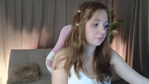 Snapshot of alyxkinski chatting on March 17, 9:29 pm Alyx online show from March 17, 9:29 pm
