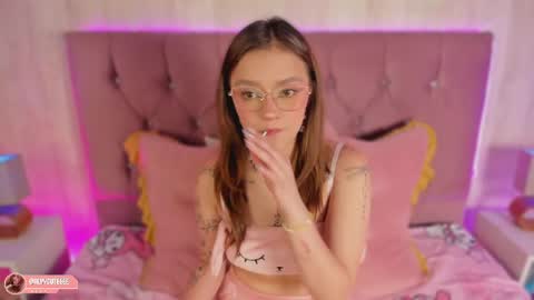 Alyy online show from April 13, 9:09 pm