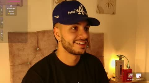 Snapshot of amadeo_wild chatting on April 26, 4:21 am Amadeo Wild online show from April 26, 4:21 am