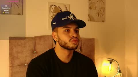 Snapshot of amadeo_wild chatting on May 5, 3:25 am Amadeo Wild online show from May 5, 3:25 am