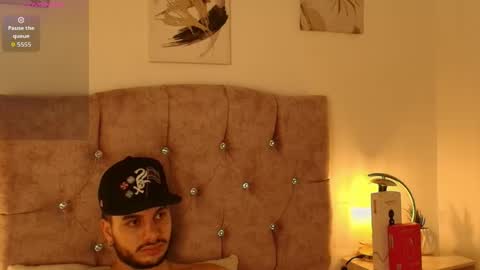 Snapshot of amadeo_wild chatting on May 9, 5:45 am Amadeo Wild online show from May 9, 5:45 am