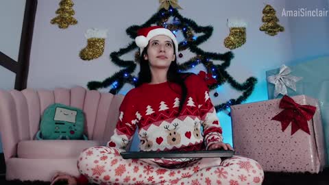 Snapshot of amaisinclair chatting on December 22, 6:06 am Amai Sinclair online show from December 22, 6:06 am