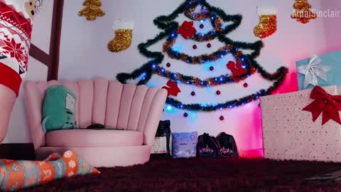 Snapshot of amaisinclair chatting on December 24, 5:05 am Amai Sinclair online show from December 24, 5:05 am