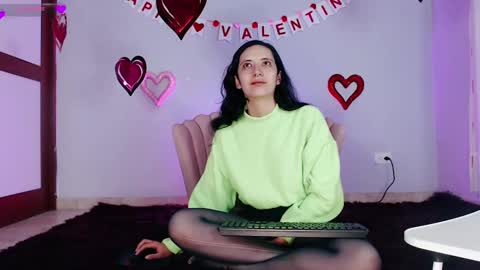 Snapshot of amaisinclair chatting on February 10, 5:58 am Amai Sinclair online show from February 10, 5:58 am