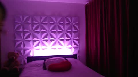 Snapshot of amalett chatting on December 4, 10:02 am Amalett online show from December 4, 10:02 am