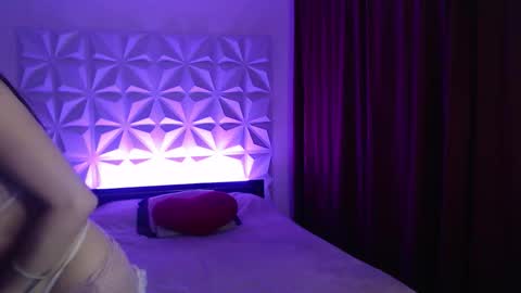 Snapshot of amalett chatting on December 13, 11:32 pm Amalett online show from December 13, 11:32 pm