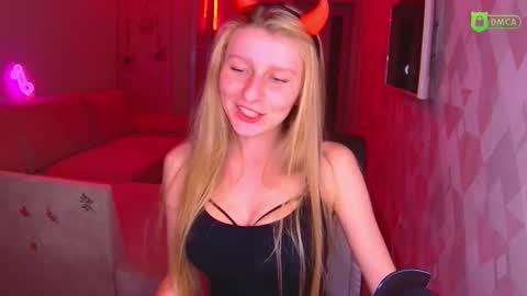 Snapshot of amaliaqueen999 chatting on October 31, 3:02 pm Amalia online show from October 31, 3:02 pm