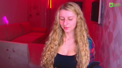 Snapshot of amaliaqueen999 chatting on December 1, 3:06 pm Amalia online show from December 1, 3:06 pm