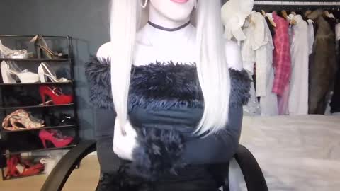 Snapshot of amaliecd chatting on December 12, 9:48 pm Amalie online show from December 12, 9:48 pm