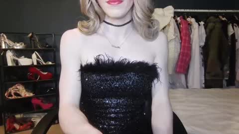 Snapshot of amaliecd chatting on January 2, 7:51 pm Amalie online show from January 2, 7:51 pm