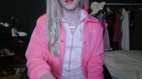 Snapshot of amaliecd chatting on January 12, 3:25 pm Amalie online show from January 12, 3:25 pm