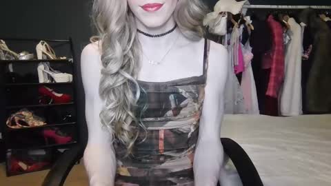 Snapshot of amaliecd chatting on January 25, 9:57 pm Amalie online show from January 25, 9:57 pm