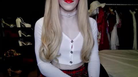 Snapshot of amaliecd chatting on September 11, 7:47 pm Amalie online show from September 11, 7:47 pm