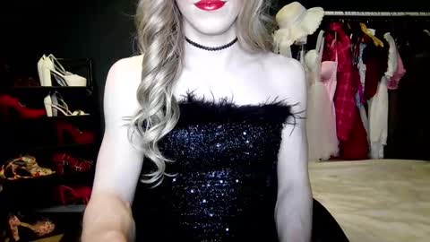 Snapshot of amaliecd chatting on November 14, 8:51 pm Amalie online show from November 14, 8:51 pm