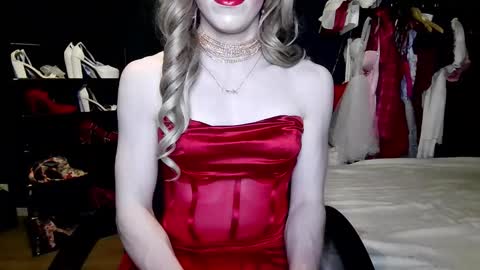 Snapshot of amaliecd chatting on December 4, 10:07 pm Amalie online show from December 4, 10:07 pm