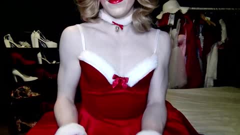 Snapshot of amaliecd chatting on December 14, 6:56 pm Amalie online show from December 14, 6:56 pm