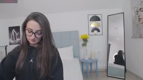 Snapshot of amalliajade chatting on February 16, 7:32 pm Amalia online show from February 16, 7:32 pm