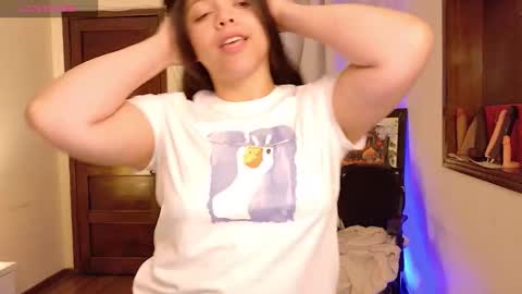 Snapshot of amand1_sweet chatting on December 2, 2:56 pm online show from December 2, 2:56 pm