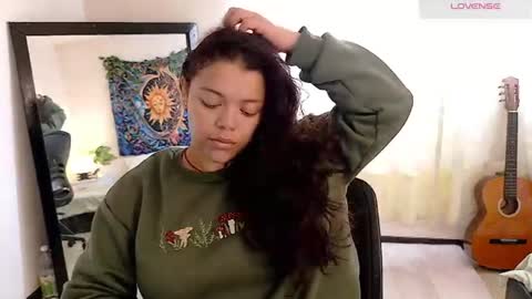 Snapshot of amand1_sweet chatting on July 1, 2:29 pm online show from July 1, 2:29 pm