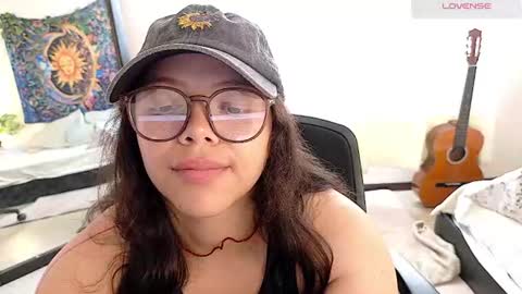 Snapshot of amand1_sweet chatting on August 5, 3:04 pm online show from August 5, 3:04 pm