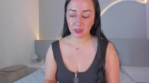 Snapshot of amanda_benz_ chatting on June 9, 11:22 am amanda_benz_ online show from June 9, 11:22 am