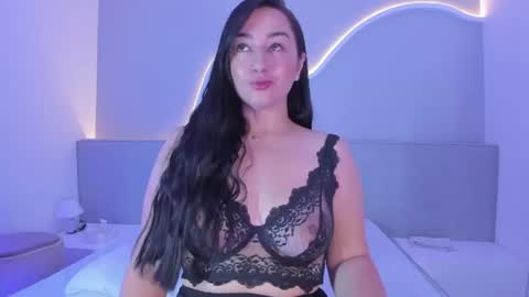 Snapshot of amanda_benz_ chatting on July 1, 11:23 am amanda_benz_ online show from July 1, 11:23 am