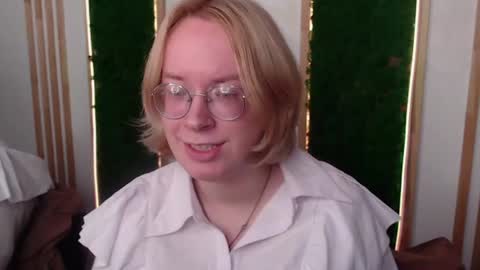 Snapshot of amanda_butlerr chatting on June 18, 12:09 pm Hi im Amanda online show from June 18, 12:09 pm