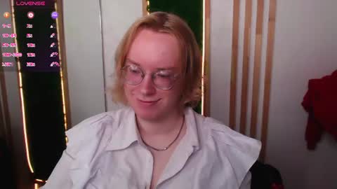 Snapshot of amanda_butlerr chatting on July 2, 1:50 pm Hi im Amanda online show from July 2, 1:50 pm