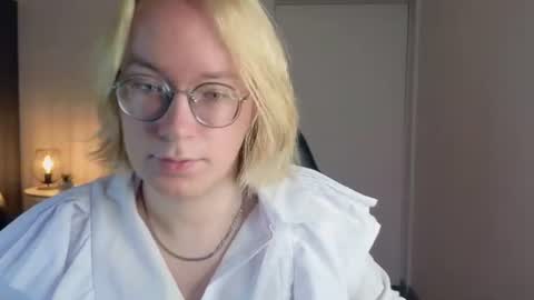 Snapshot of amanda_butlerr chatting on July 19, 1:37 pm Hi im Amanda online show from July 19, 1:37 pm