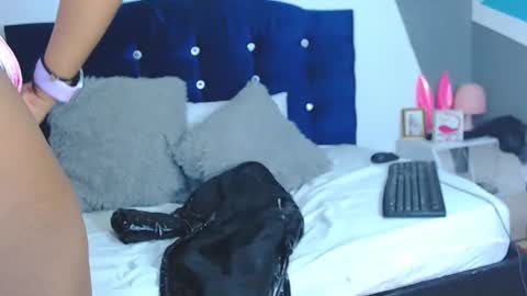 Snapshot of amanda_daniels chatting on January 15, 12:04 pm amanda online show from January 15, 12:04 pm