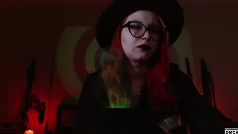 Snapshot of amanita__pantherina chatting on December 18, 8:31 am Goddess Amanita online show from December 18, 8:31 am