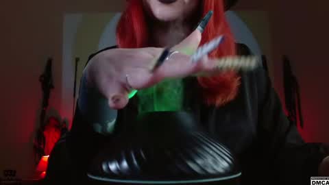 Snapshot of amanita__pantherina chatting on December 18, 11:34 am Goddess Amanita online show from December 18, 11:34 am