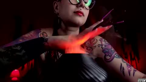 Snapshot of amanita__pantherina chatting on September 18, 12:07 pm Goddess Amanita online show from September 18, 12:07 pm