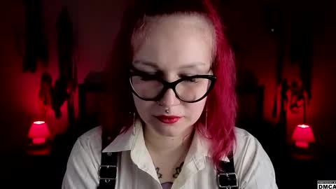 Snapshot of amanita__pantherina chatting on December 1, 9:47 am Goddess Amanita online show from December 1, 9:47 am