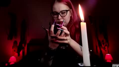 Snapshot of amanita__pantherina chatting on December 15, 9:57 am Goddess Amanita online show from December 15, 9:57 am