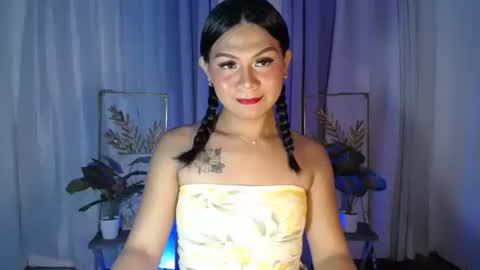 Snapshot of amara_lavelle chatting on October 22, 8:36 am AMARAA online show from October 22, 8:36 am