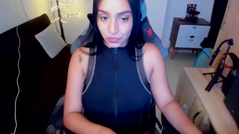 Amara Lux online show from February 13, 3:57 am