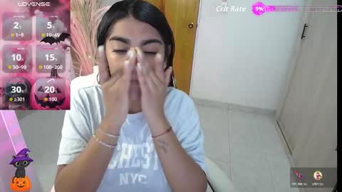 Snapshot of amara_silk chatting on October 27, 12:20 pm amara_silk online show from October 27, 12:20 pm