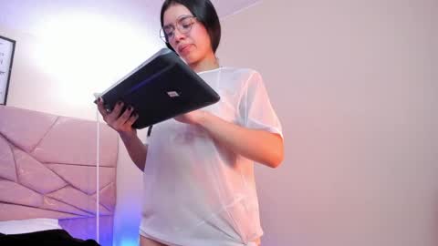 amara velle  online show from April 1, 1:41 pm