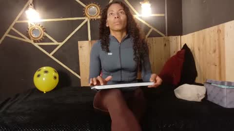 Snapshot of amara_vex chatting on June 12, 12:15 pm amara_vex online show from June 12, 12:15 pm