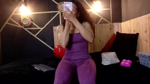 Snapshot of amara_vex chatting on June 19, 12:31 pm amara_vex online show from June 19, 12:31 pm