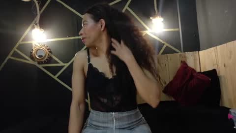 Snapshot of amara_vex chatting on July 1, 12:40 pm amara_vex online show from July 1, 12:40 pm