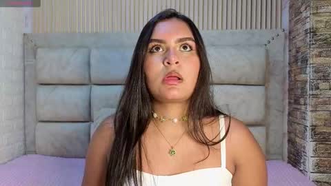 amarahanks_ online show from December 16, 7:30 pm