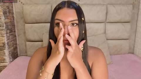 amarahanks_ online show from December 19, 2:46 pm