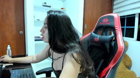 Snapshot of amaranta69_cam chatting on February 16, 5:04 am AMARANTA online show from February 16, 5:04 am