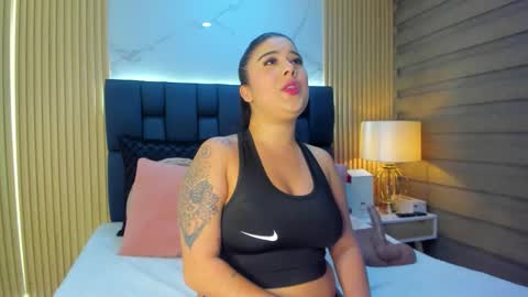 Amara Texas online show from April 1, 2:01 am