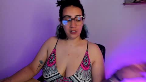 Snapshot of amaryllis_vizcaya chatting on December 9, 9:37 pm Katt online show from December 9, 9:37 pm